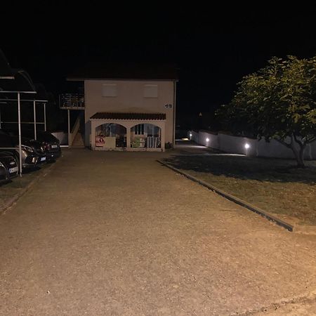 Apartman Turanj Luaran gambar
