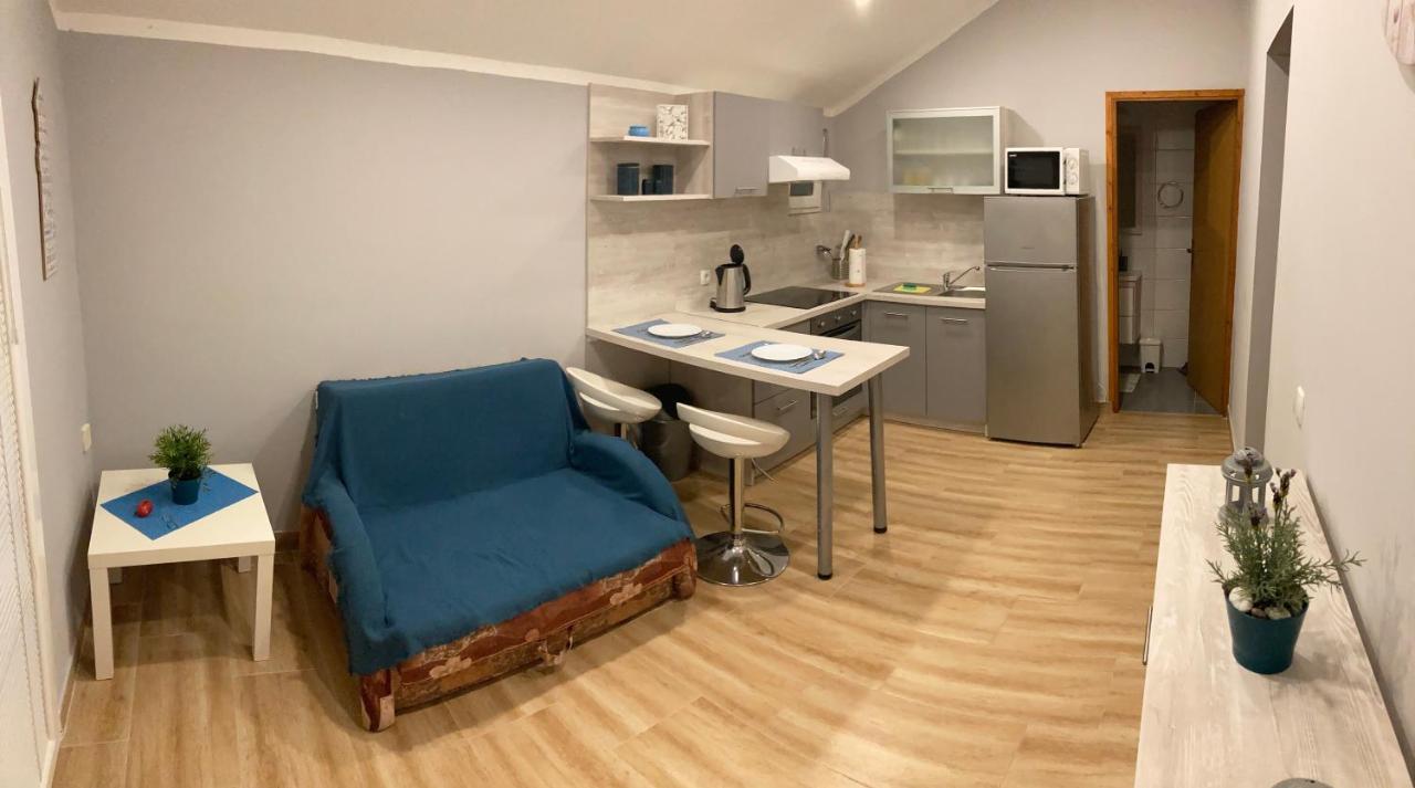 Apartman Turanj Luaran gambar
