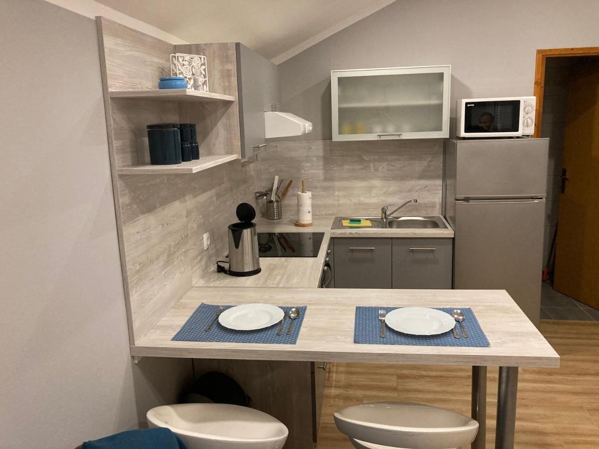 Apartman Turanj Luaran gambar