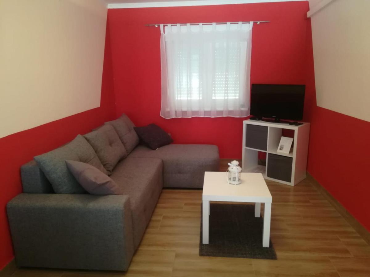 Apartman Turanj Luaran gambar