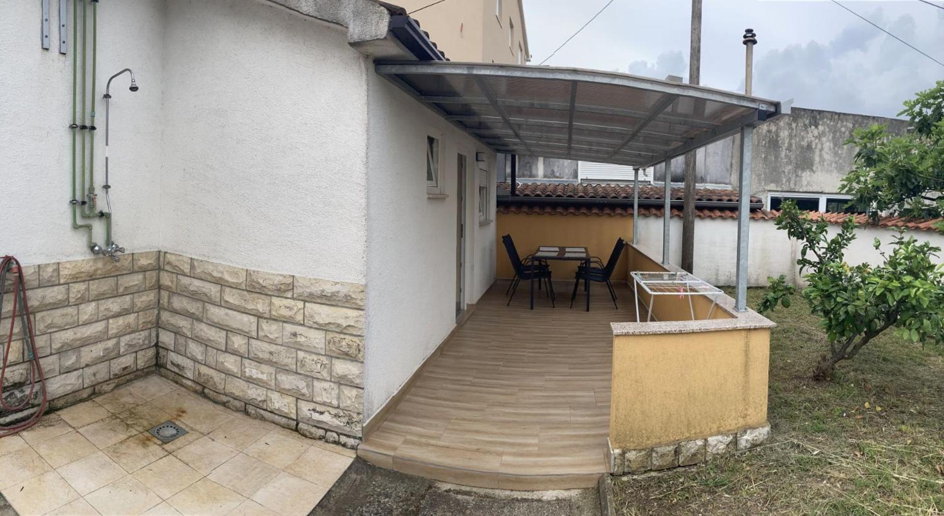 Apartman Turanj Luaran gambar