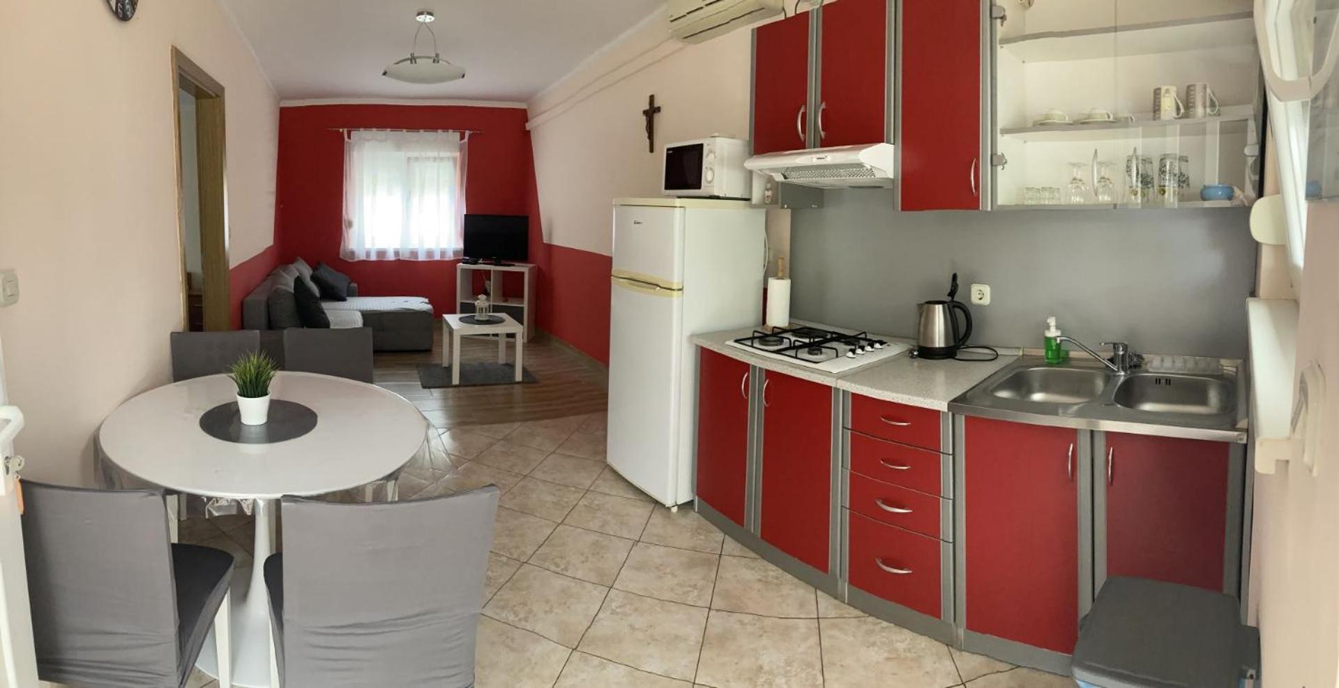 Apartman Turanj Luaran gambar