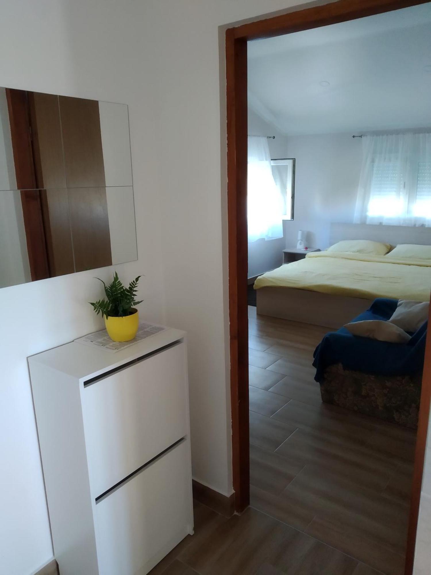 Apartman Turanj Bilik gambar