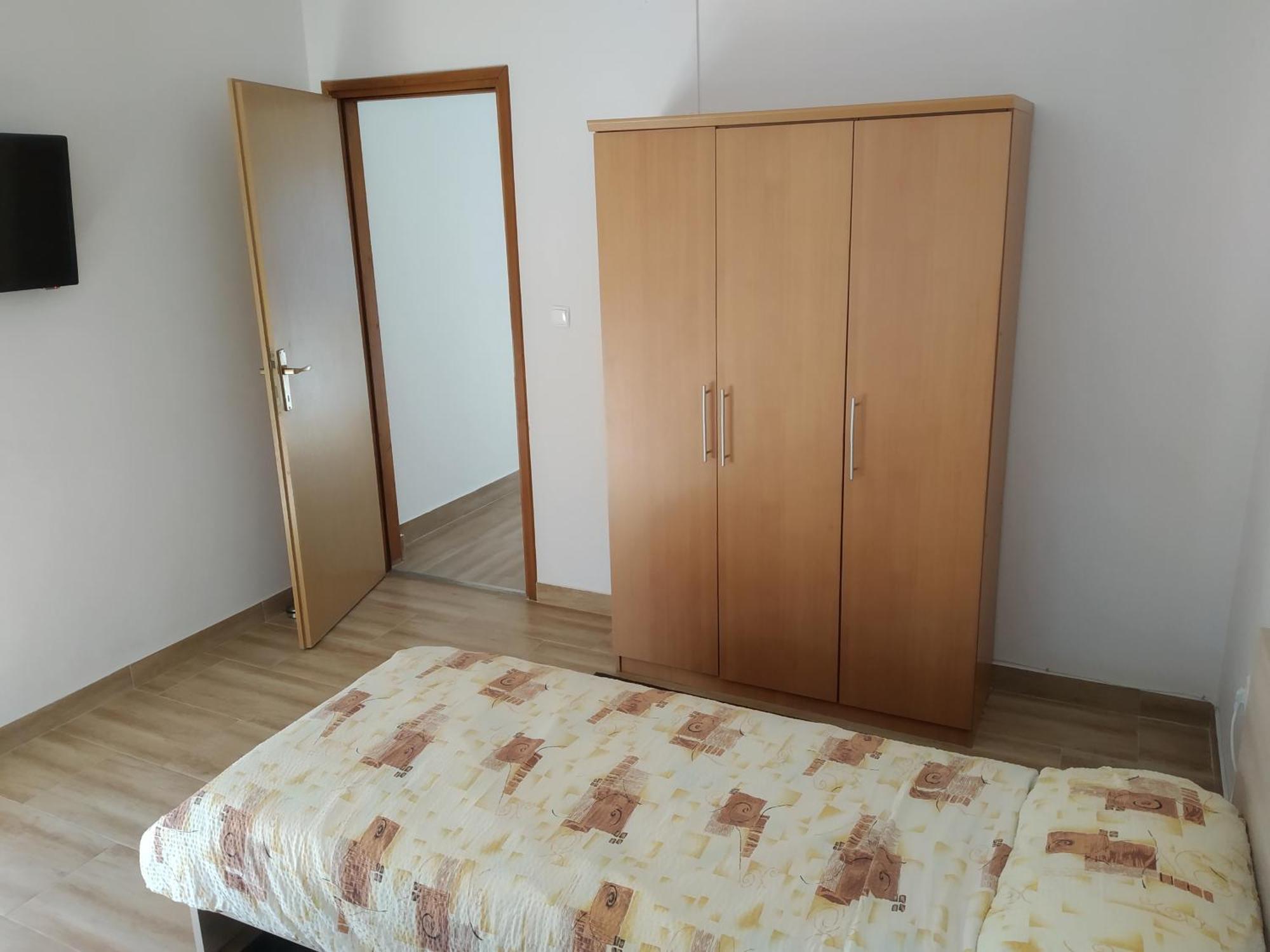 Apartman Turanj Bilik gambar