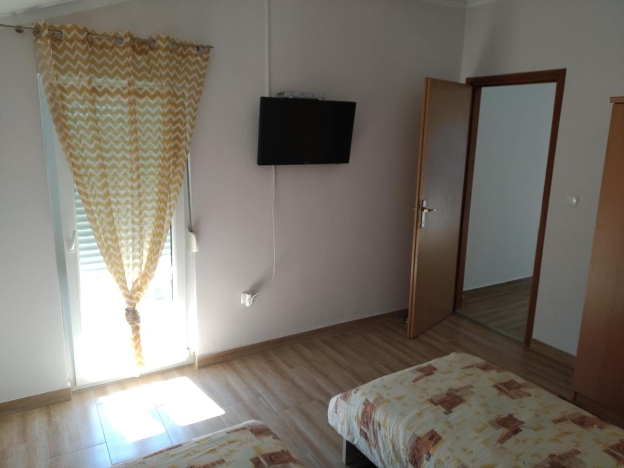 Apartman Turanj Bilik gambar