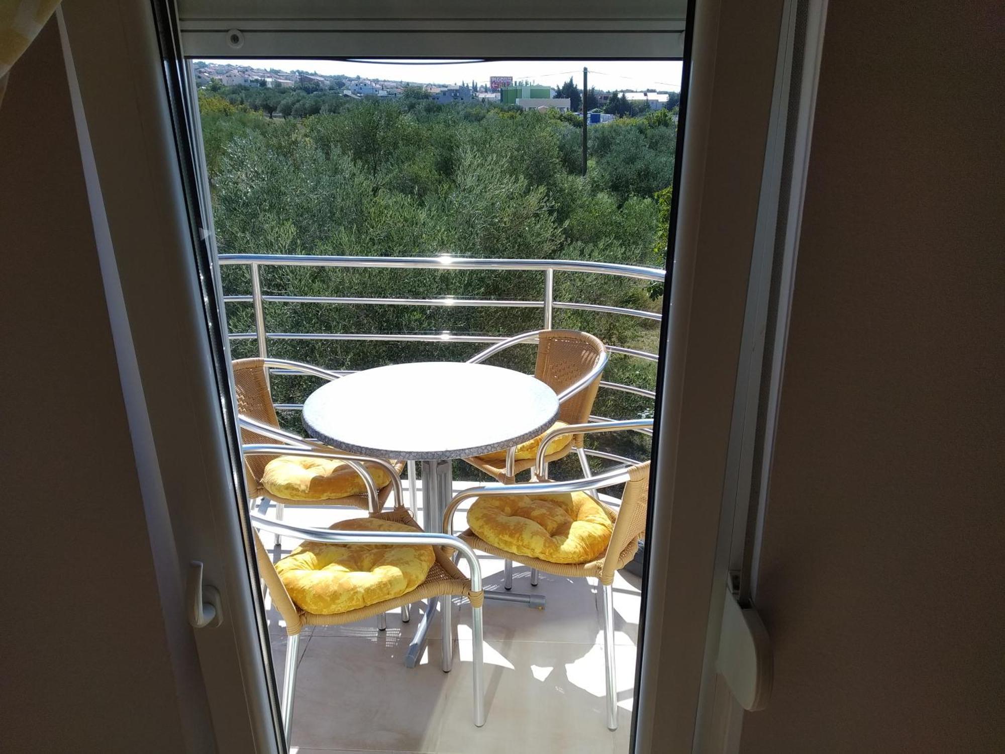 Apartman Turanj Bilik gambar