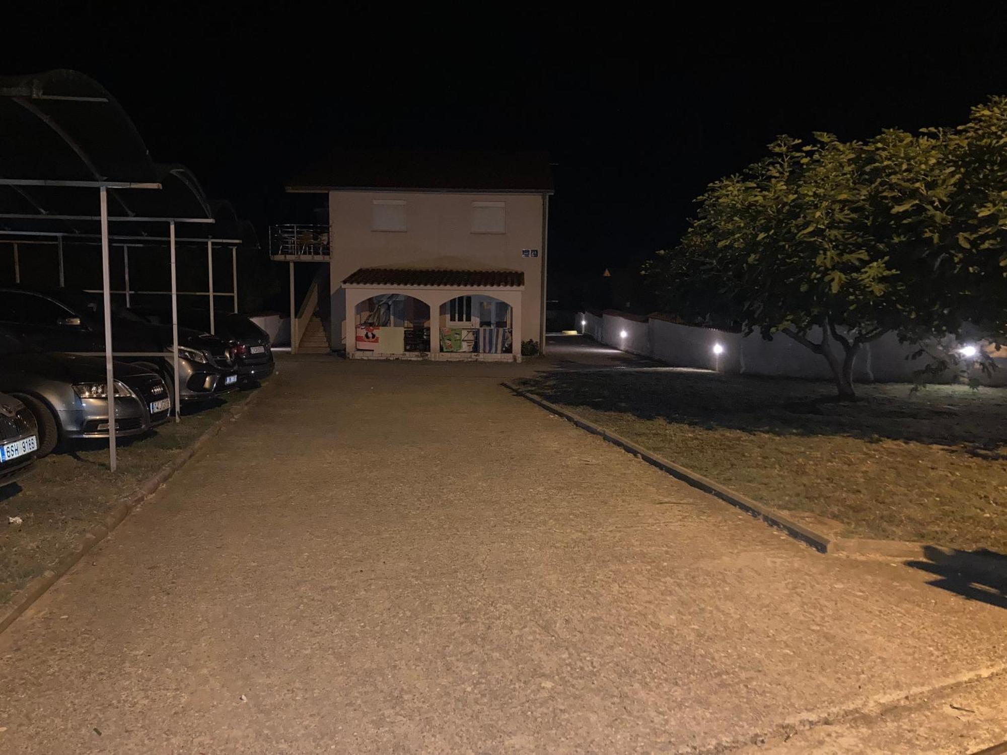 Apartman Turanj Luaran gambar